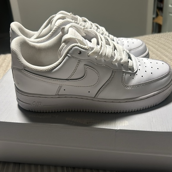Women’s Airforce 1 07’ size 8 - Picture 5 of 8